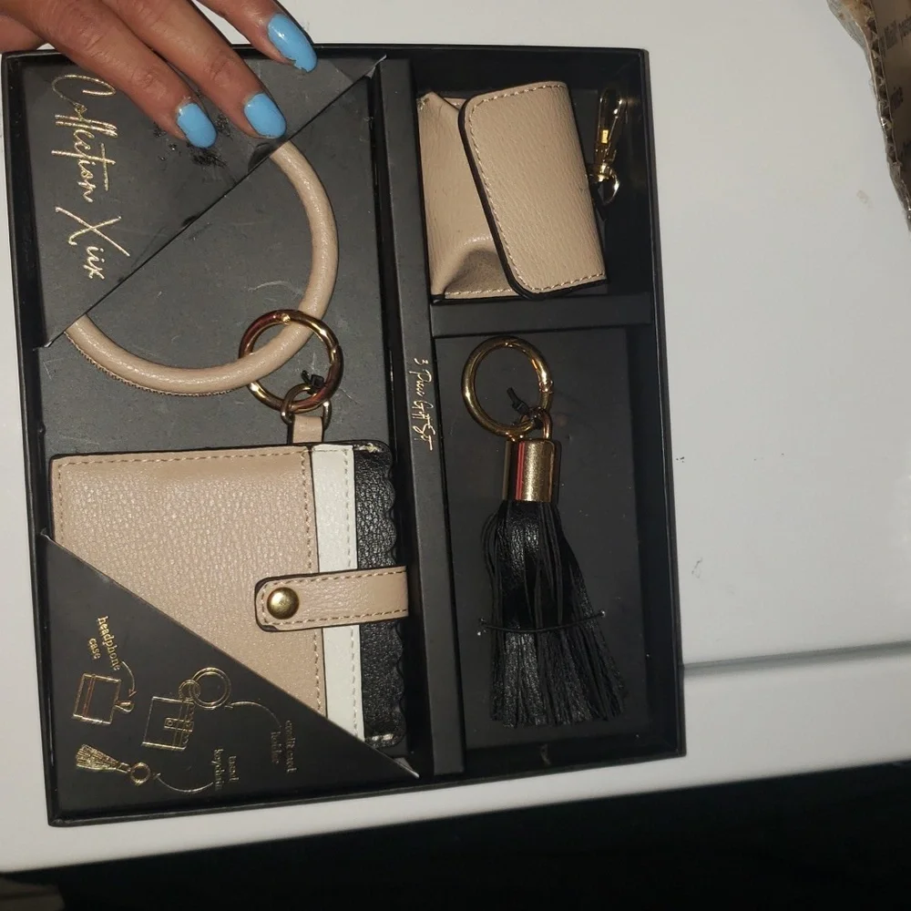 Keychain Gift Set - Picture 2 of 4